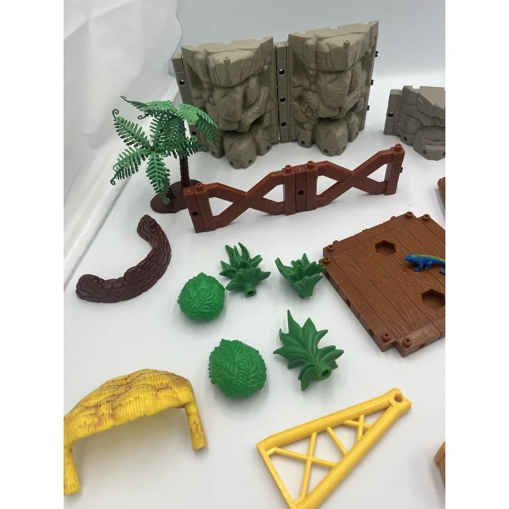 Fisher-Price wall lizard